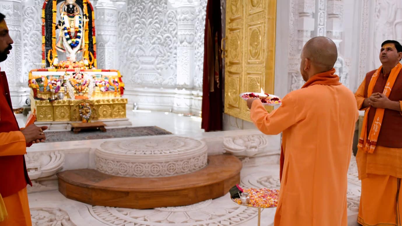 सीएम योगी का अयोध्या दौरा: हनुमानगढ़ी-रामलला के दर्शन, संतों से मुलाकात