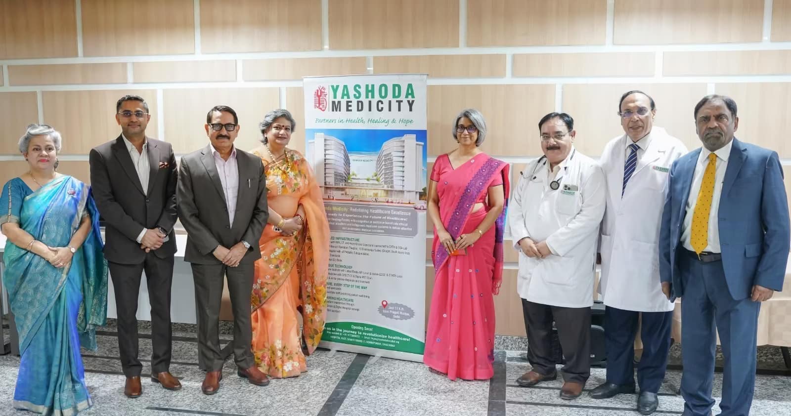 श्रीलंकाई प्रतिनिधिमंडल यशोदा मेडिसिटी में भ्रमण करते हुए