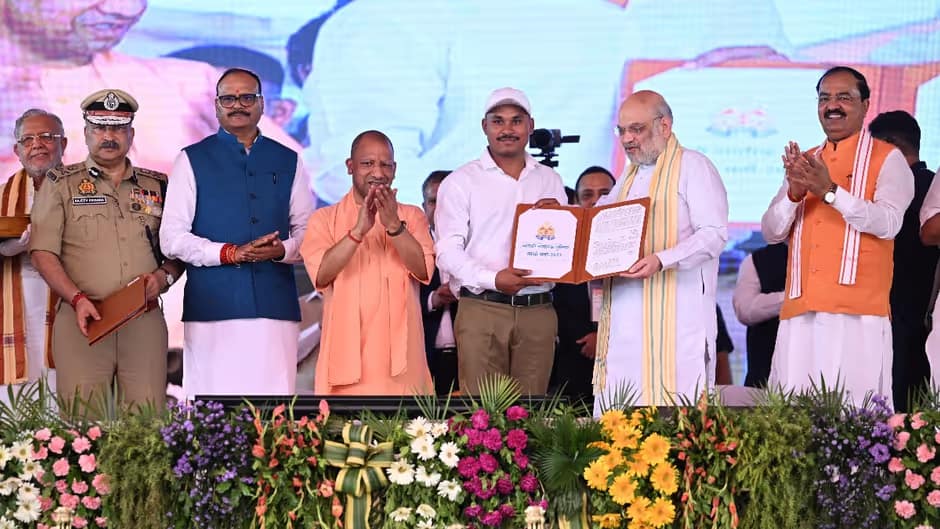 केंद्रीय गृहमंत्री अमित शाह और मुख्यमंत्री योगी आदित्यनाथ ने 60 हजार से अधिक युवाओं को नियुक्ति पत्र सौंपे